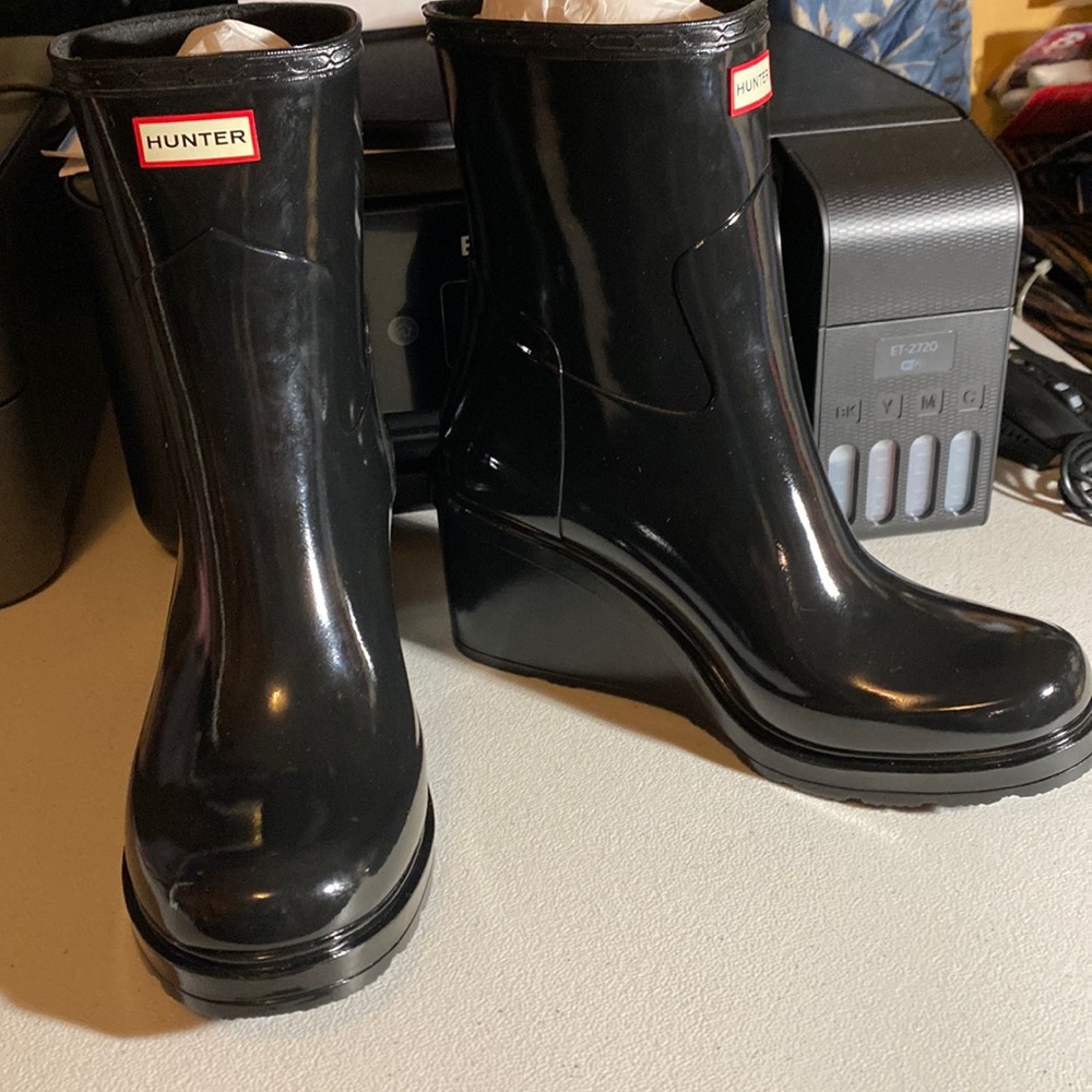 Mid Wedge Glossy BLACK Boots